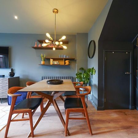 Castle Townhouse Kenilworth - Private Parking - 24 Hr Gym Access - Town Centre Apartment Bilik gambar