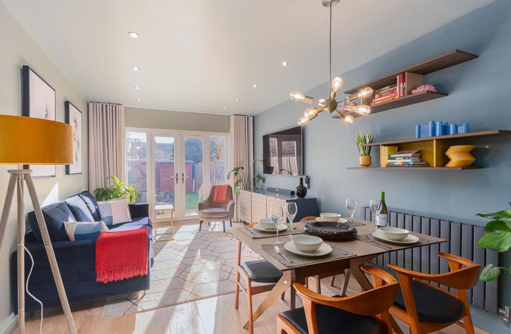 Castle Townhouse Kenilworth - Private Parking - 24 Hr Gym Access - Town Centre Apartment Luaran gambar