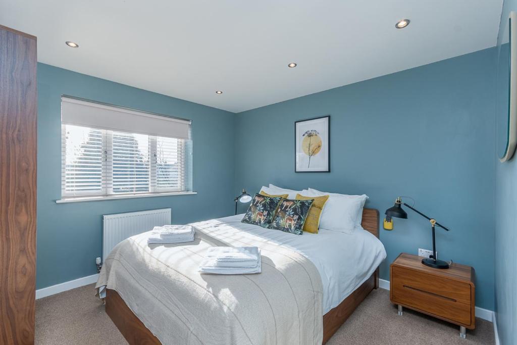 Castle Townhouse Kenilworth - Private Parking - 24 Hr Gym Access - Town Centre Apartment Luaran gambar