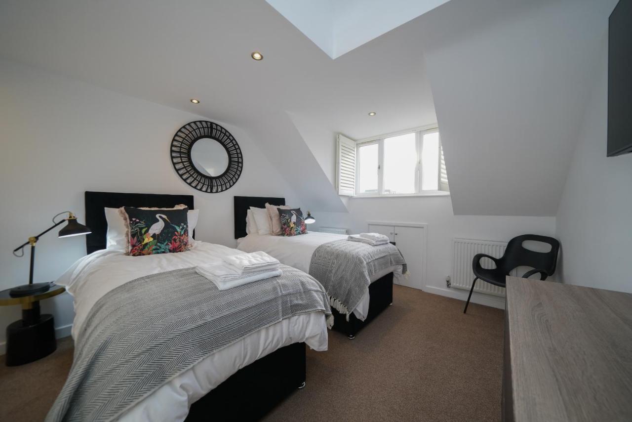 Castle Townhouse Kenilworth - Private Parking - 24 Hr Gym Access - Town Centre Apartment Luaran gambar