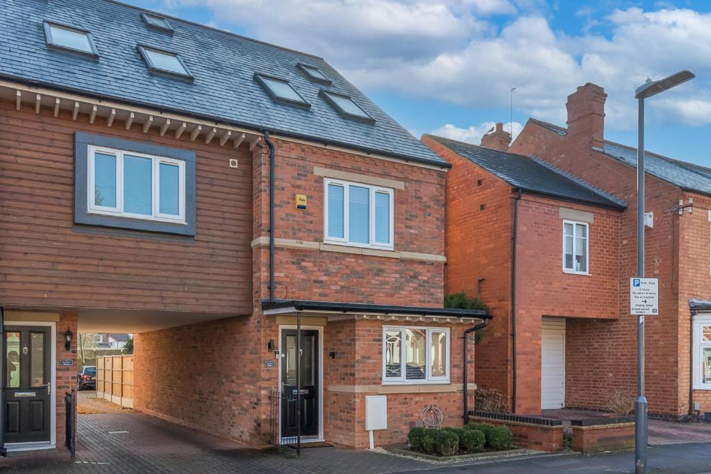Castle Townhouse Kenilworth - Private Parking - 24 Hr Gym Access - Town Centre Apartment Luaran gambar
