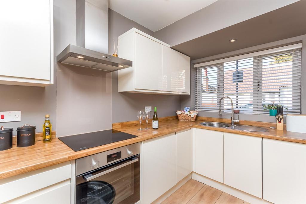 Castle Townhouse Kenilworth - Private Parking - 24 Hr Gym Access - Town Centre Apartment Luaran gambar