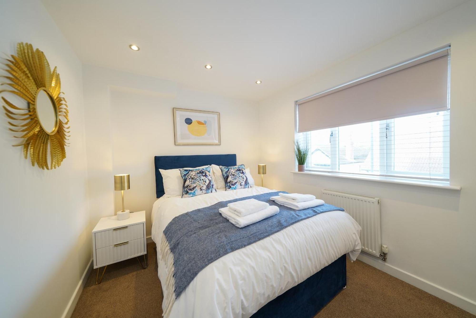 Castle Townhouse Kenilworth - Private Parking - 24 Hr Gym Access - Town Centre Apartment Bilik gambar