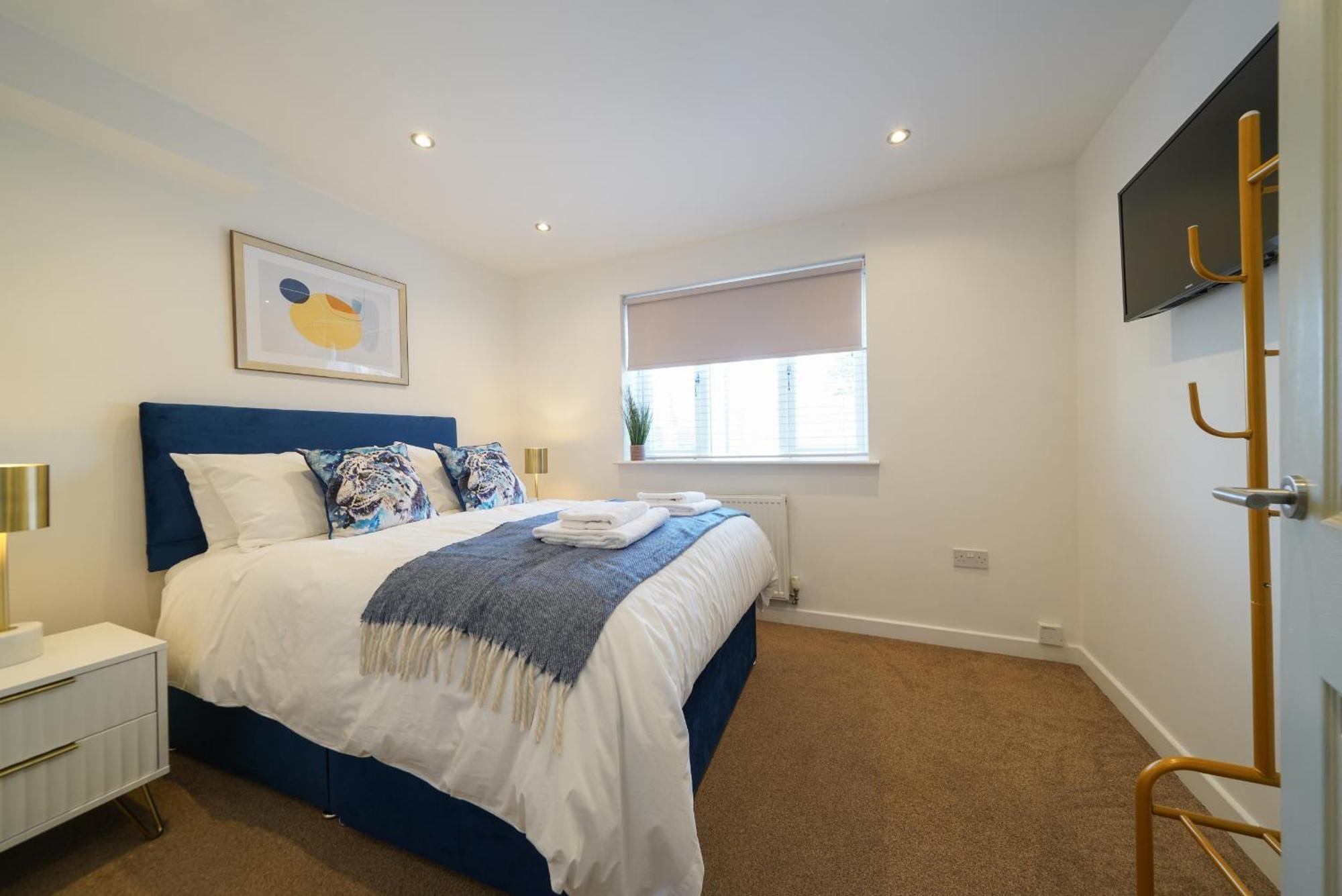 Castle Townhouse Kenilworth - Private Parking - 24 Hr Gym Access - Town Centre Apartment Bilik gambar